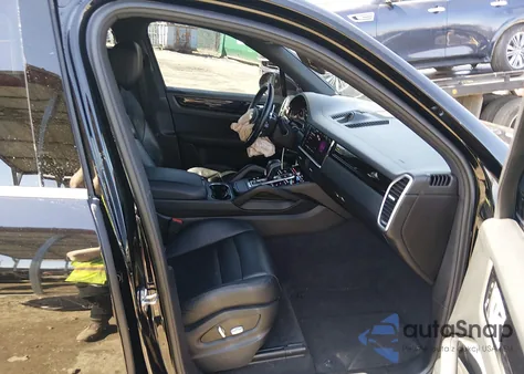 2019 Porsche Cayenne E-Hybrid from USA, damaged, VIN WP1AE2AY0KDA50395